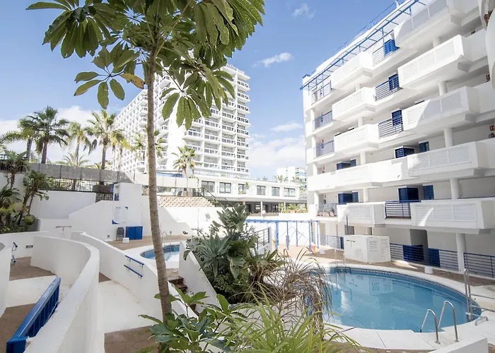 Beach Escape With Pool And Parking