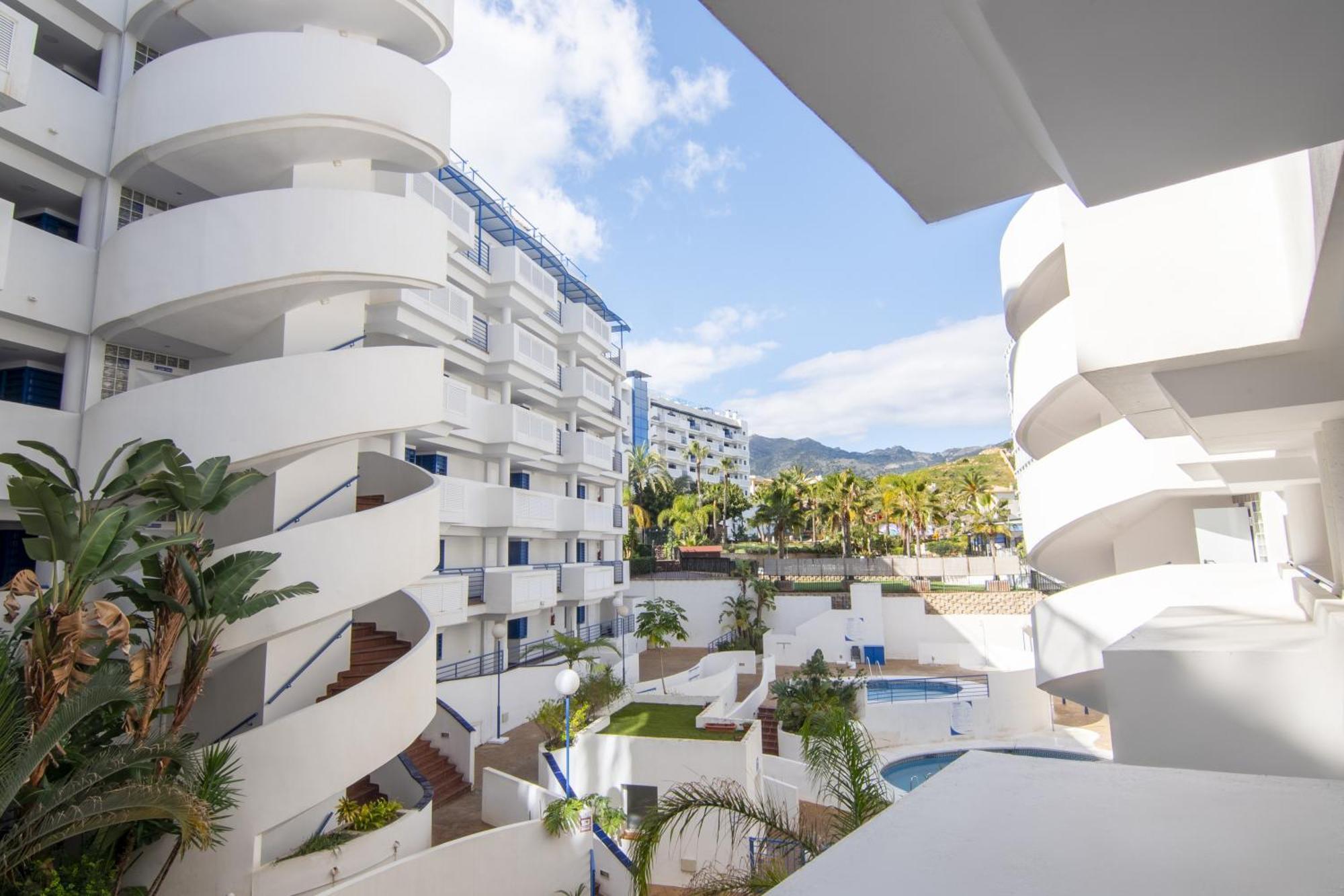 Escape With Pool And Parking Apartment